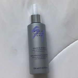 Monat Volume & Lift Spray